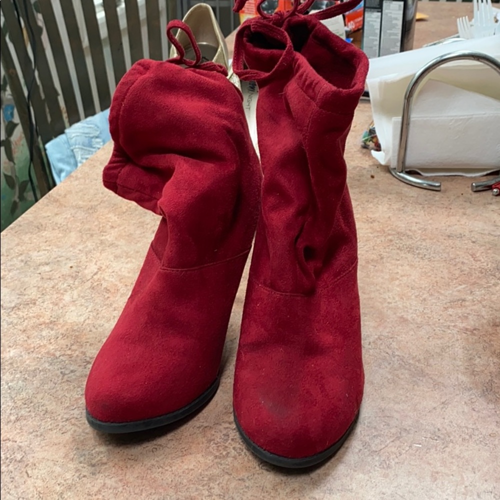 Red suede boots with heel